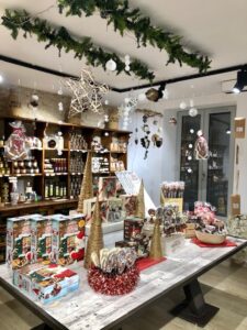 Présentation produits de Noël épicerie fine à Valensole