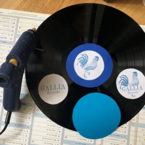 Custominsation du vinyle à l'effigie de la boutique