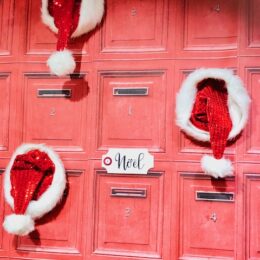 Mur décoré "boite aux lettres du Père Noël