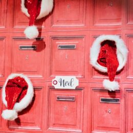 Mur décoré "boite aux lettres du Père Noël