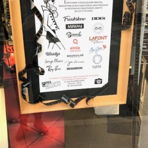 Affiche 70 x 50 avec sloggan et marques