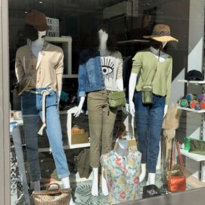 Vitrine Femme Avant la formation