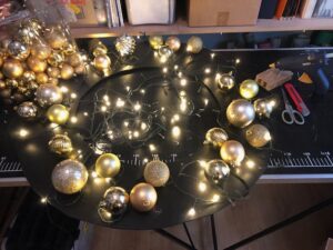 confection-des-couronnes-de-noel-pour-la-phramacie-des-pennes-mirabeau-13