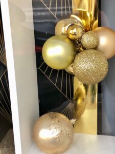detail-des-decors-de-la-vitrine-de-la-pharmacie-des-pennes-mirabeau-13