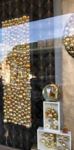 vitrine-de-noel-decoree-pharmacie-les-pennes-mirabeau
