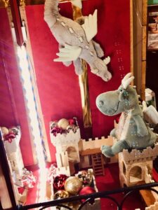 mise-en-decors-des-vitrines-de-noel