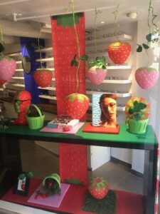 De la gourmandise pour attirer l'attention sur vos vitrine. Catherine Montillot Décoratrice et Formatrice