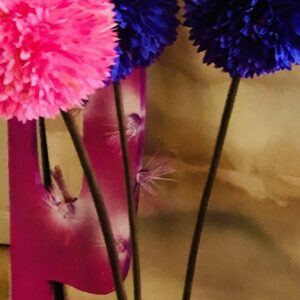Présentation des accessoires déco: fleurs, vasesois rose Accessoires déco de fleurs et de vases