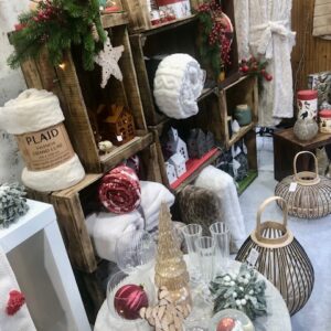 Mise en scène de la vitrine sur le thème de Noël