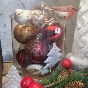Mise en scène de la vitrine sur le thème de Noël