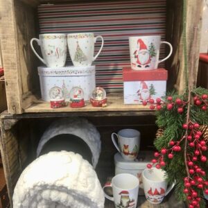 Mise en scène de la vitrine sur le thème de Noël