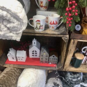 Mise en scène de la vitrine sur le thème de Noël