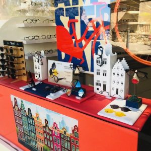 Mise en scène sur le thème du voyage à Amsterdam