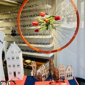 Mise en scène sur le thème du voyage à Amsterdam