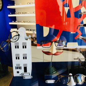 Mise en scène sur le thème du voyage à Amsterdam