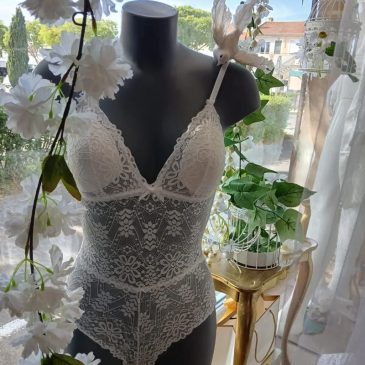 Vitrine spéciale lingerie de mariage (83)
