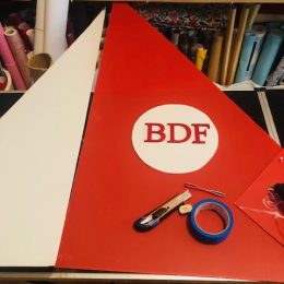 Les voiles avec le logo des clients BDF Opticiens à Aubagne